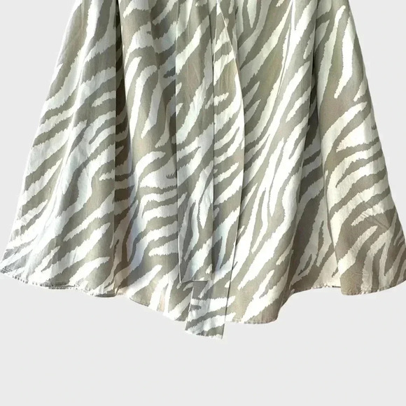 GAP | NWOT | ZEBRA PRINT GRAY & WHITE TAB SLEEVE DRESS | SIZE: MEDIUM - Picture 5 of 9
